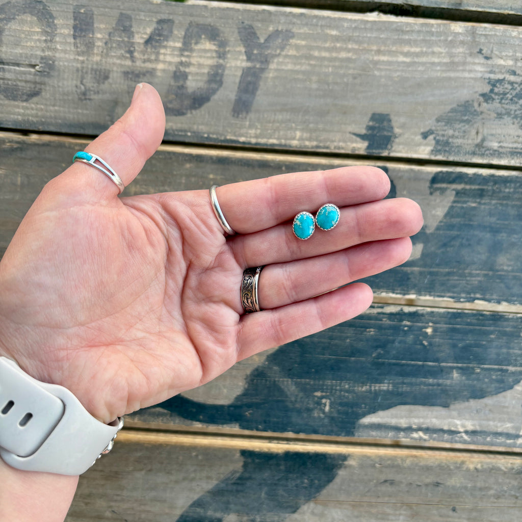 Tiny White Water Studs