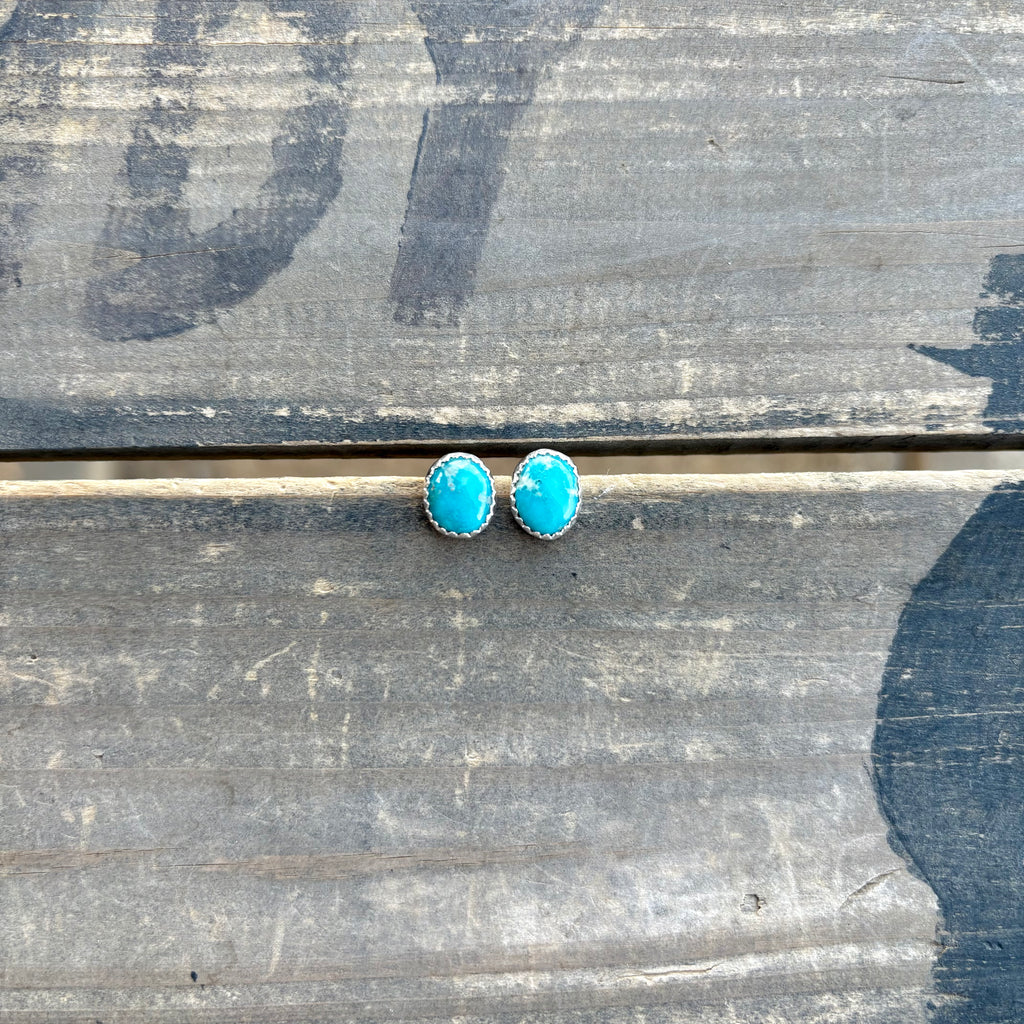 Tiny White Water Studs
