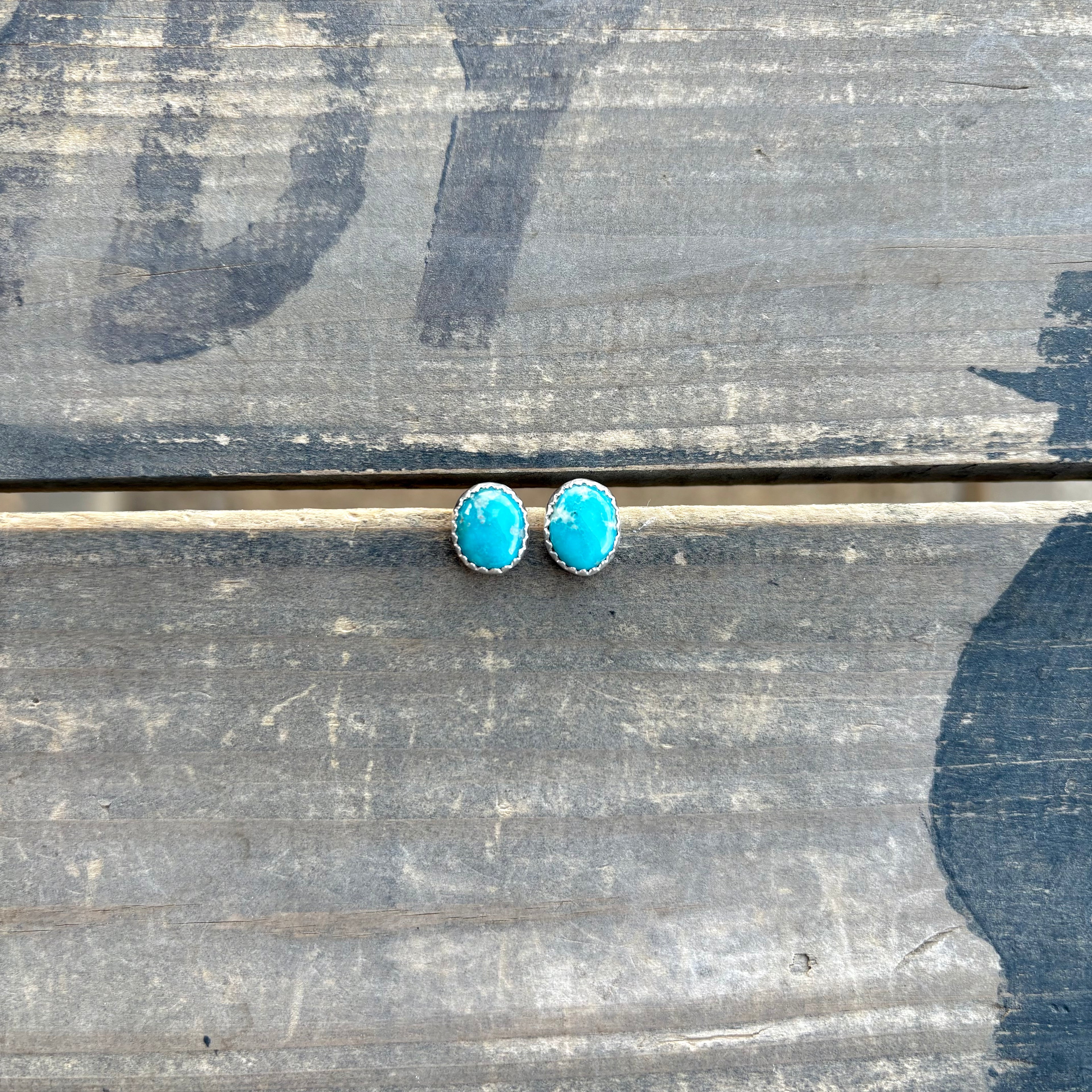 Tiny White Water Studs